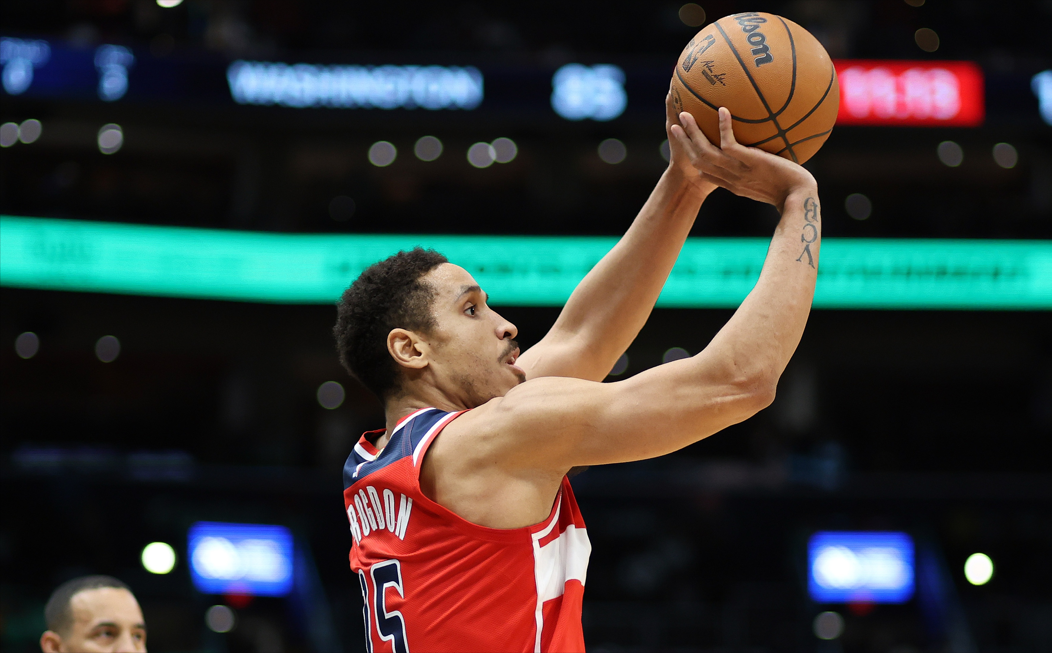 超六底薪签约尼克斯，勇士被小库坑惨，西帝距离退役又近一步