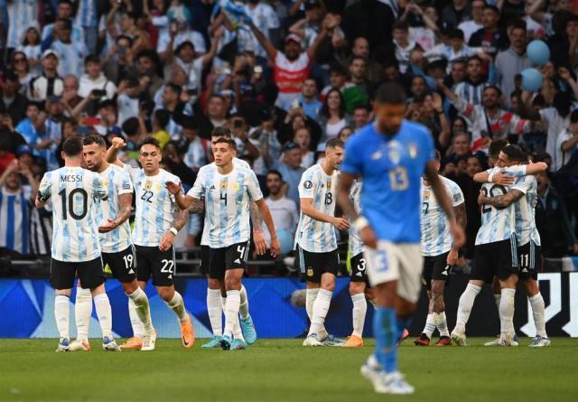 开云APP-曼奇尼强行致敬吃瘪 意大利要在功劳簿上躺多久？